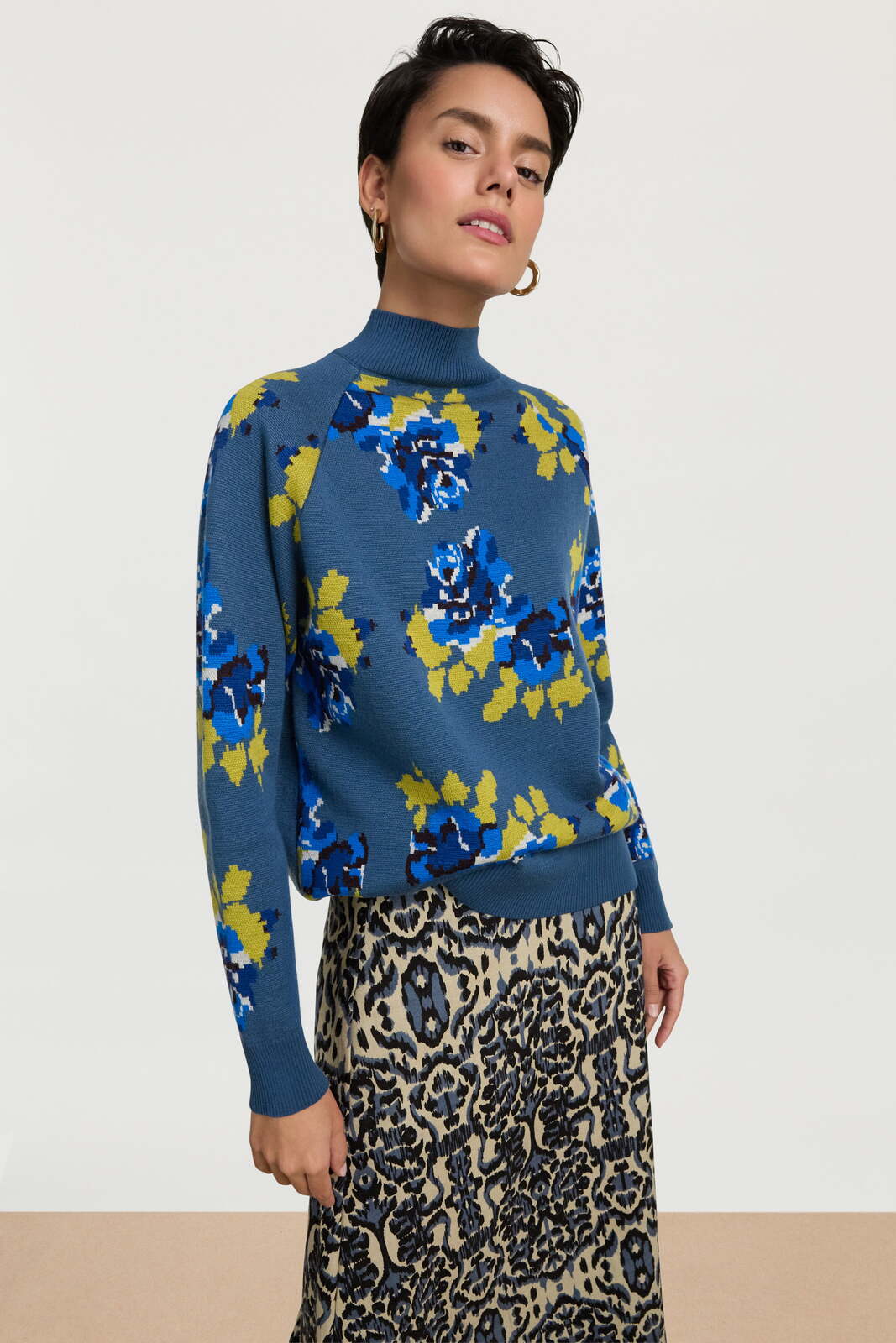 frida pullover-- gensho flower grey blue