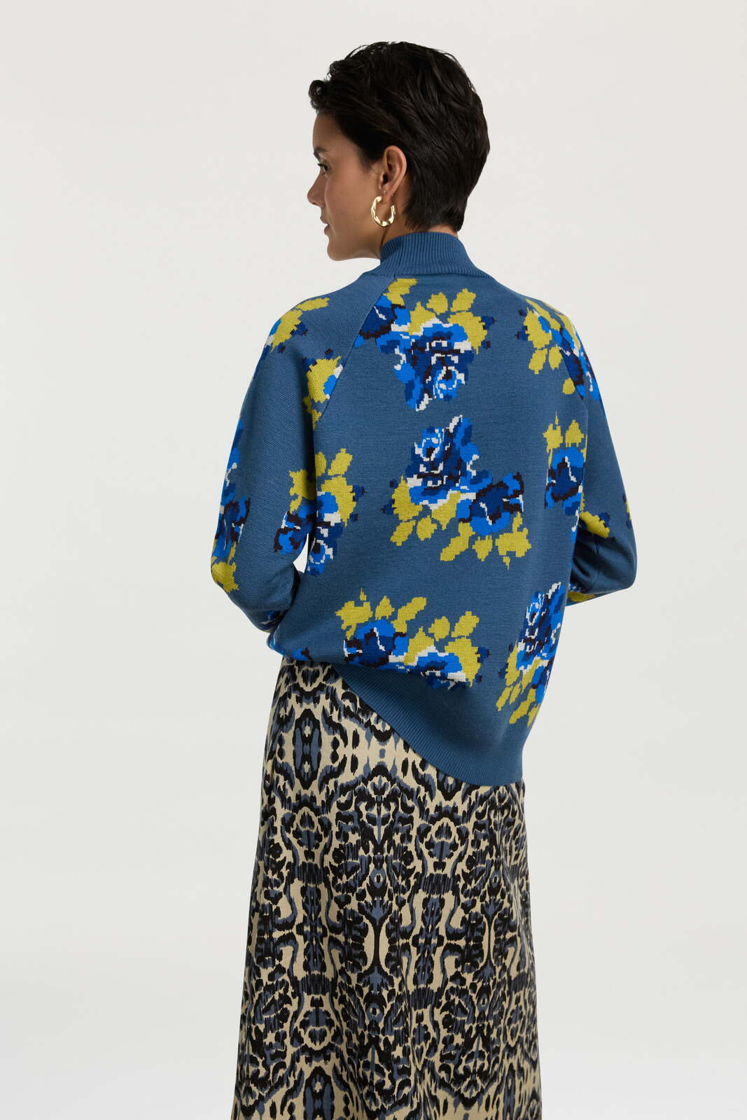 frida pullover-- gensho flower grey blue