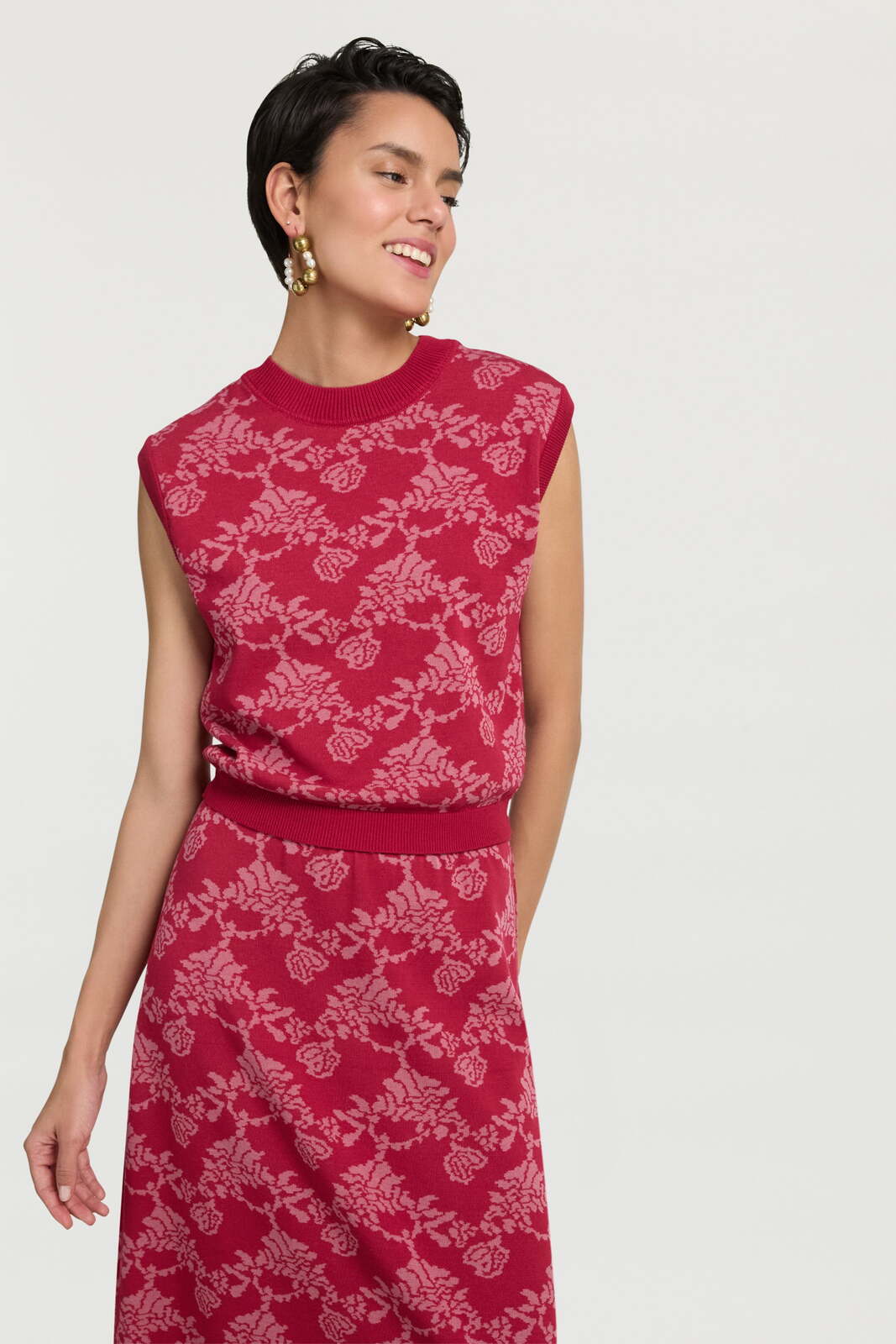 katrine gilet--aomori sakura dark ruby red