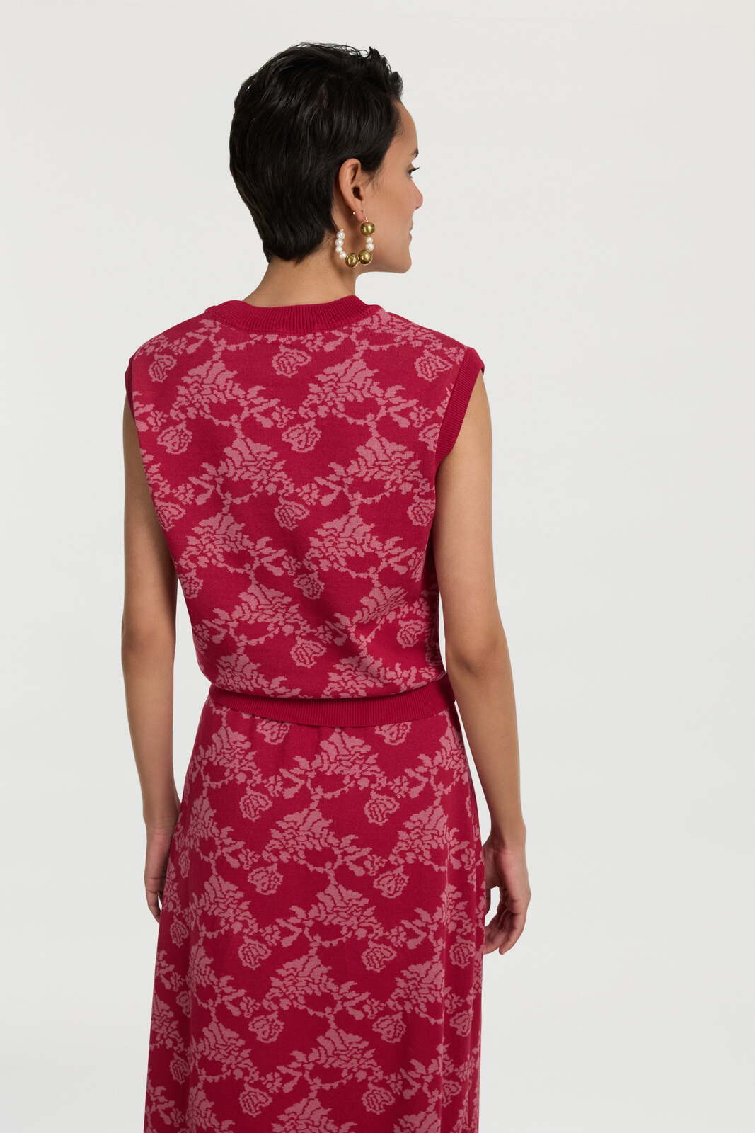 katrine gilet--aomori sakura dark ruby red