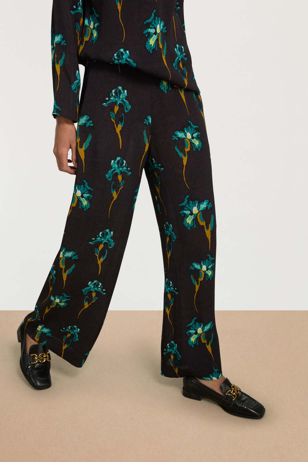 marina pants--black iris coffee