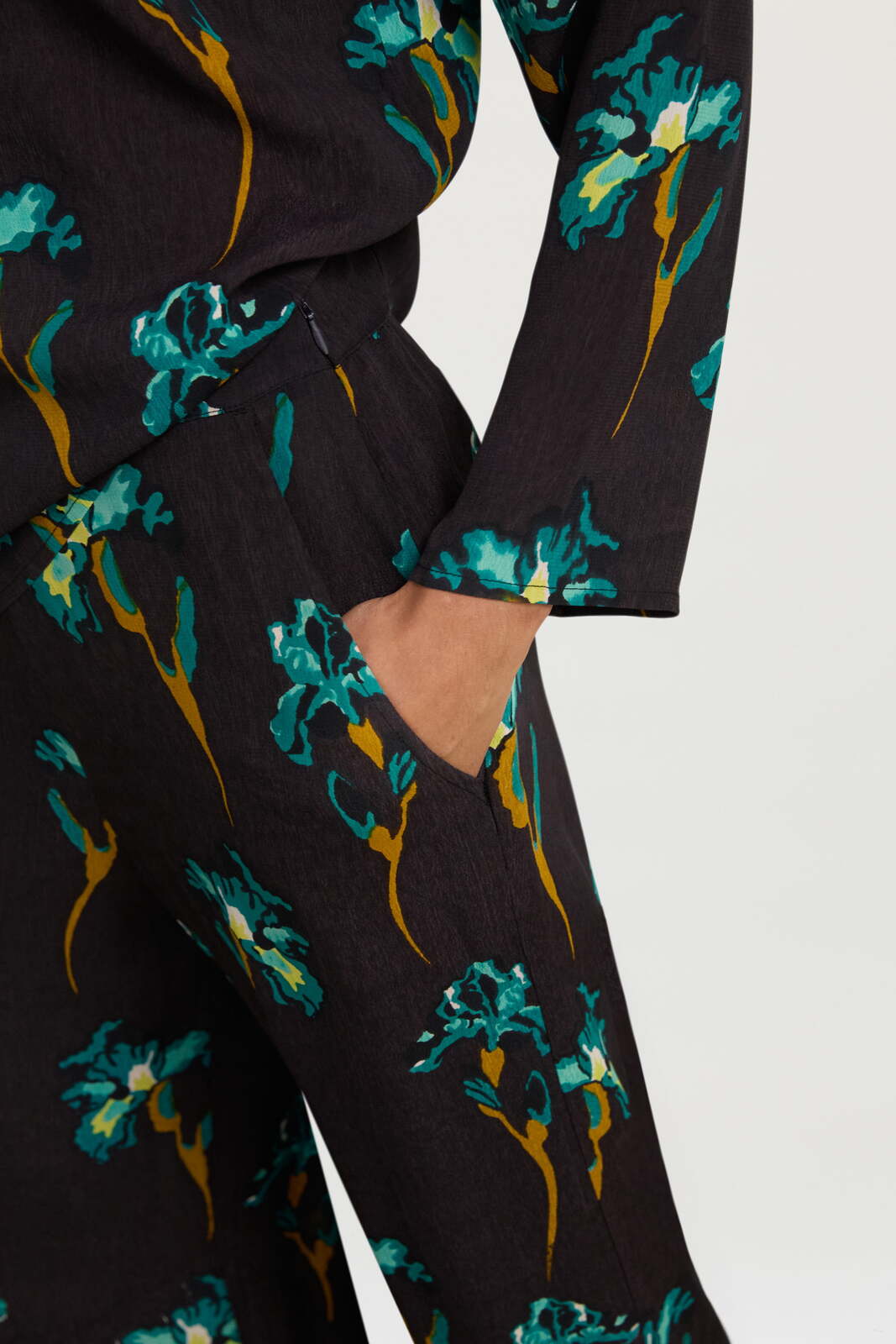 marina pants--black iris coffee