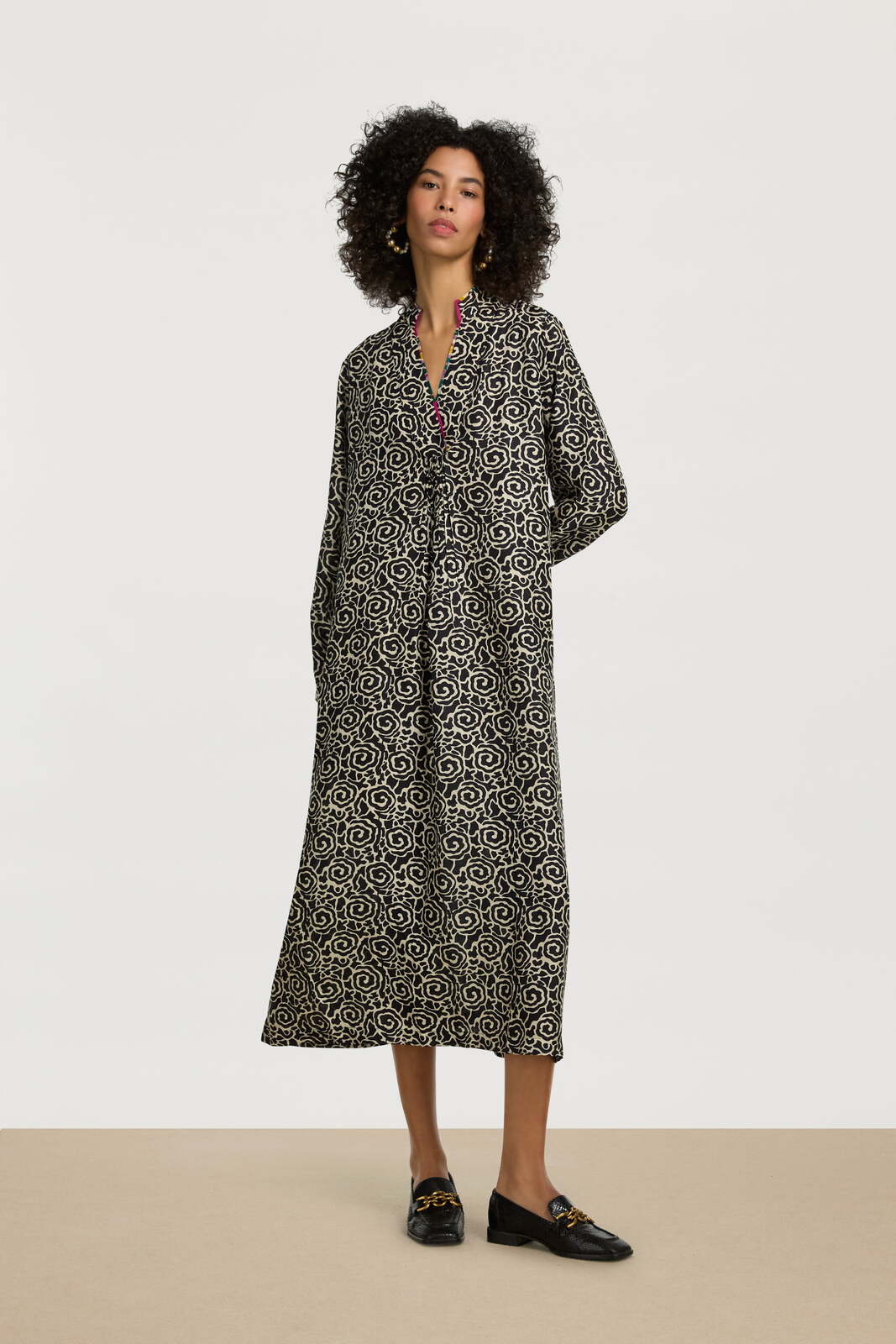 radha kaftan--spiral black