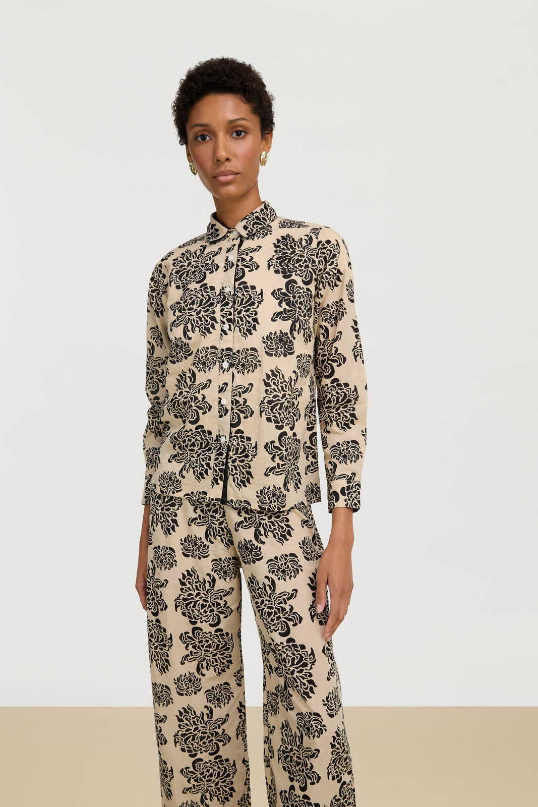 bella shirt--naoshima black