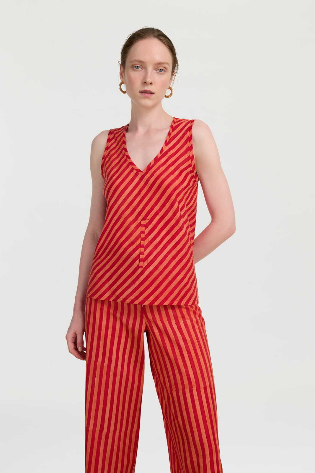 banyan top--mini stripes red