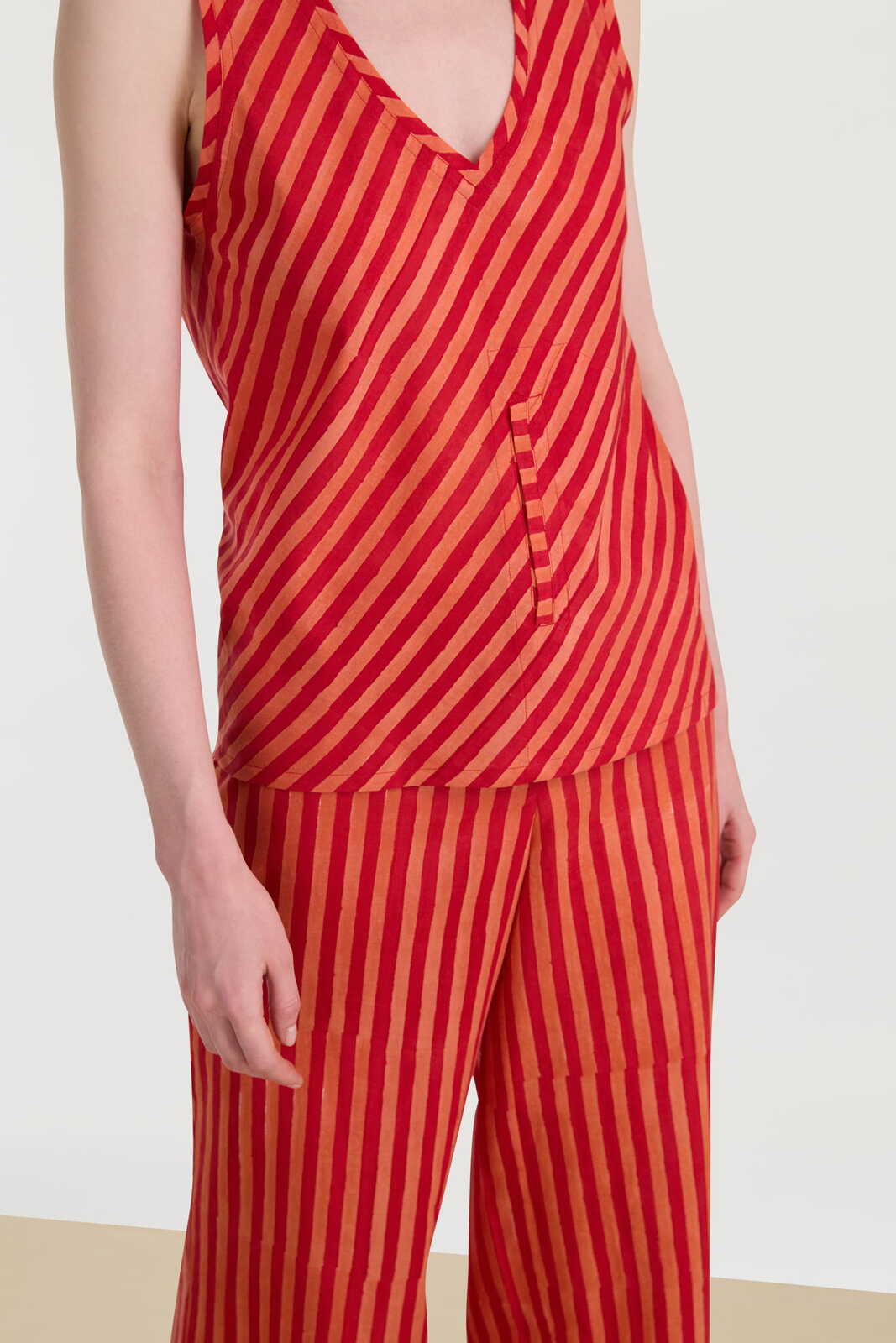 banyan top--mini stripes red