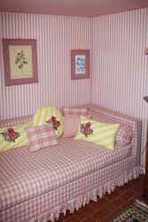 lisa corti x the socialite family cuscino bomboloni--bold rose stripes yellow 