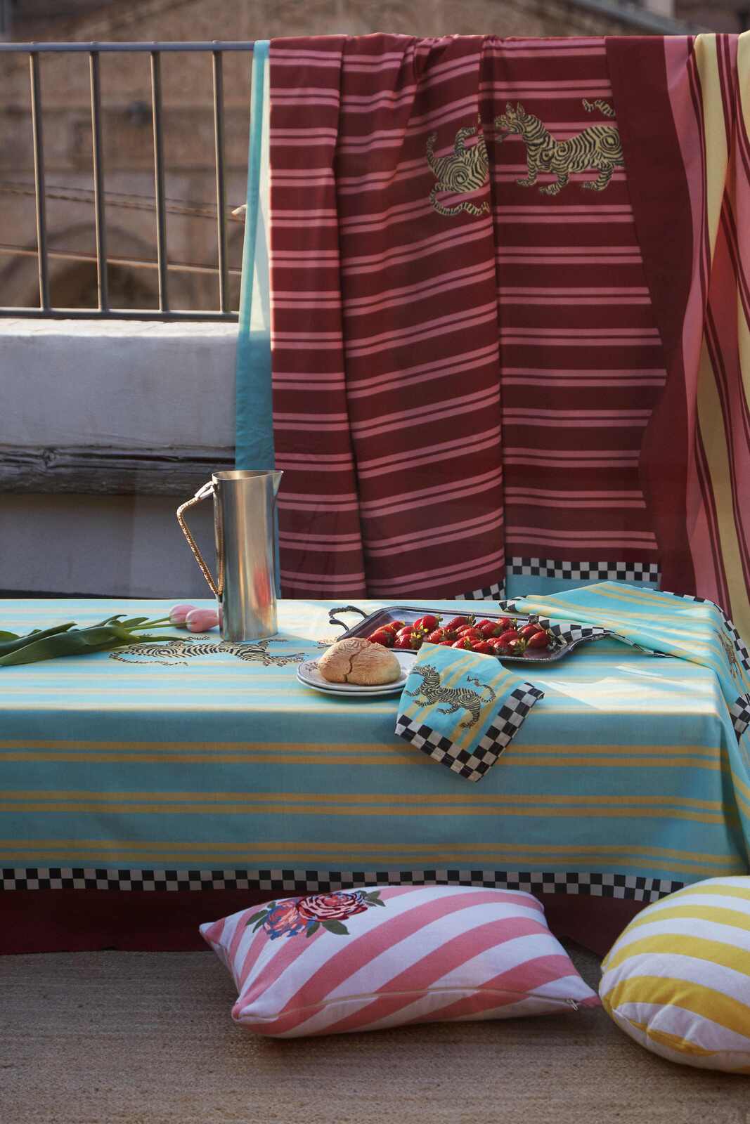 lisa corti x the socialite family telo cotone 180x270cm--tiger light blue